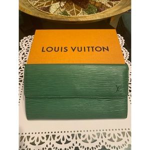 Louis Vuitton🎄Green Epi Leather Wallet